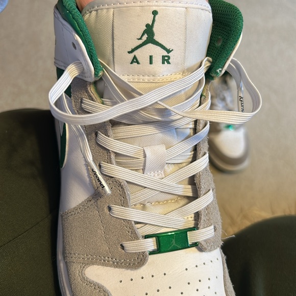 Air Jordan Tennis Shoes - Picture 4 of 6